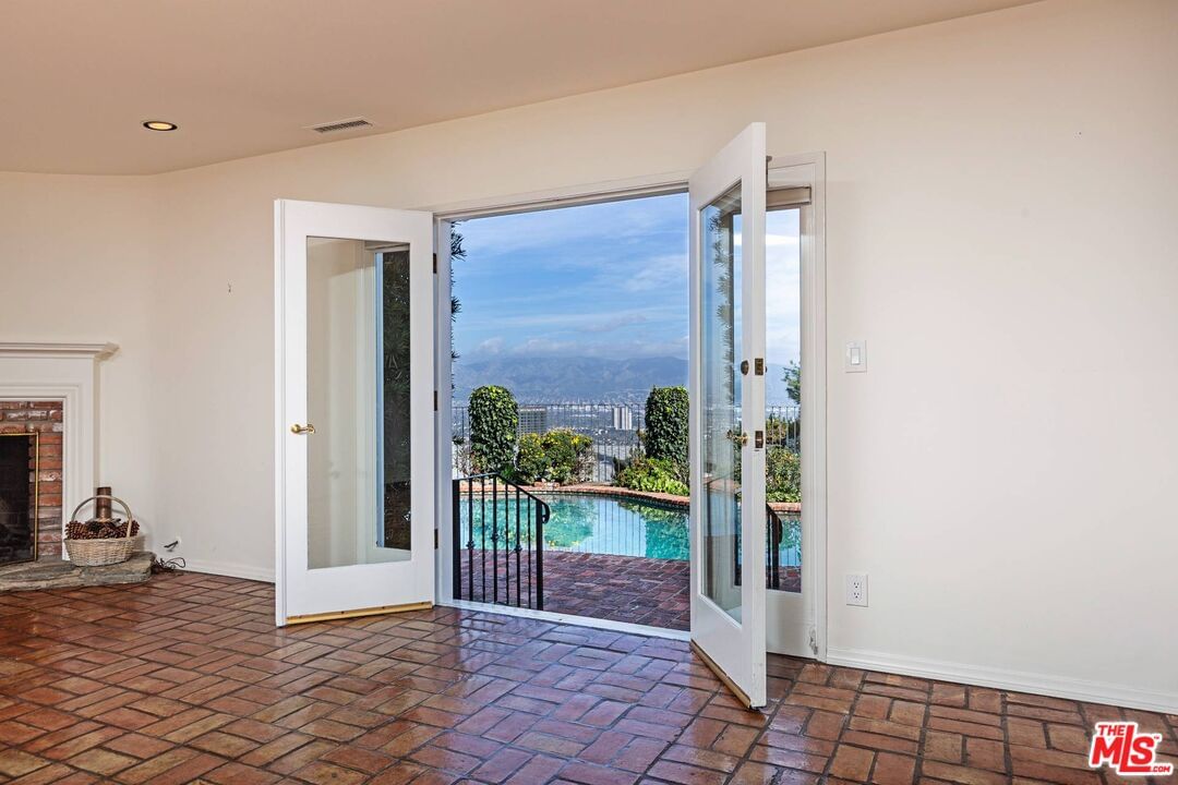 Mulholland photo 6