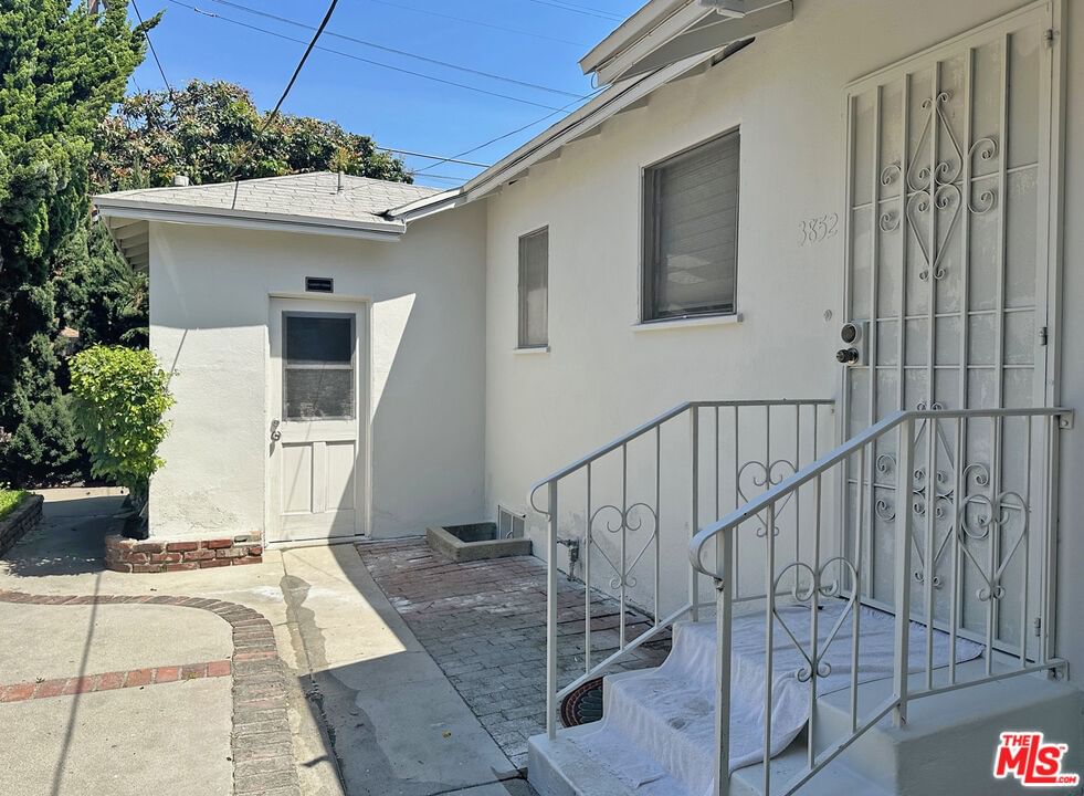 Sawtelle photo 10