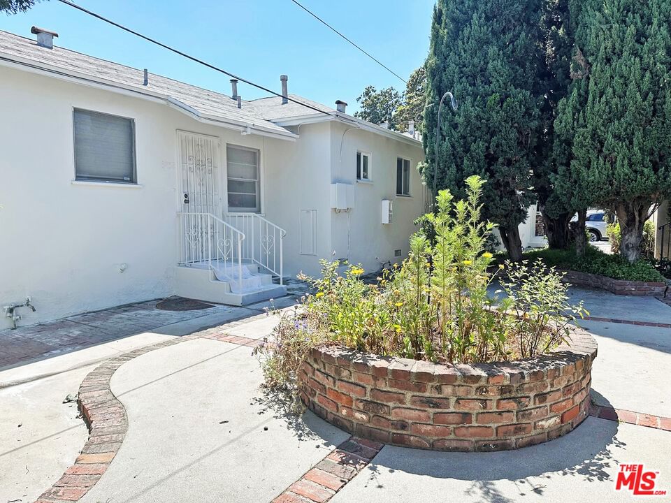 Sawtelle photo 3
