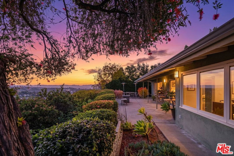 3823 Cody Rd