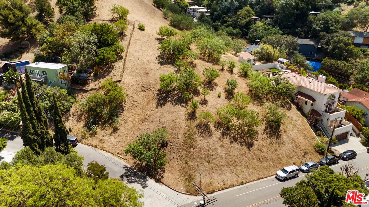 Jessica Drive photo 1