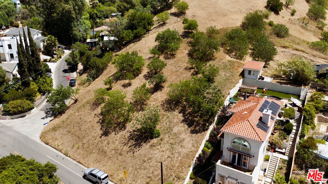 Jessica Drive photo 3