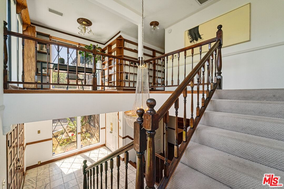 Hollyridge photo 11