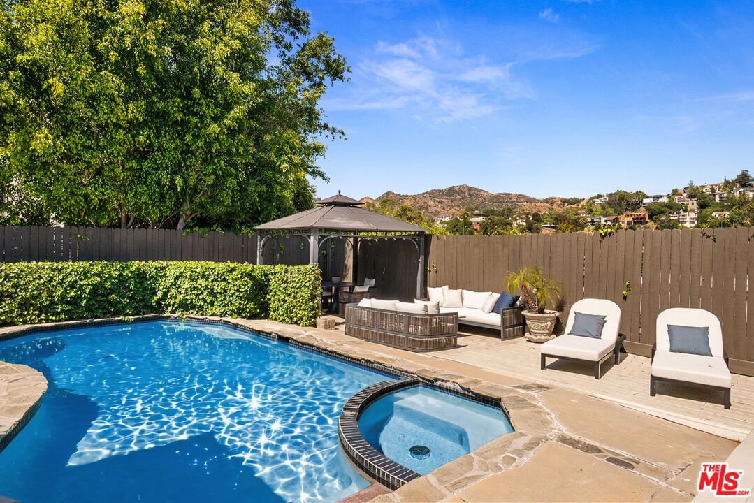 Hollyridge photo 16