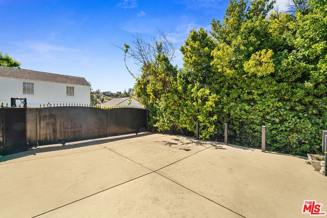 Hollyridge photo 19