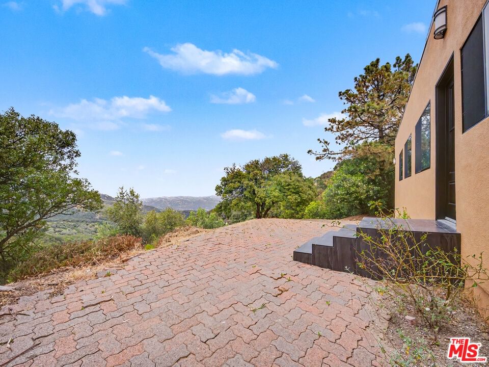 Saddle Peak photo 57
