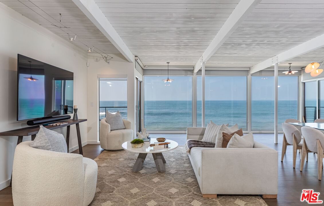 Malibu photo 12