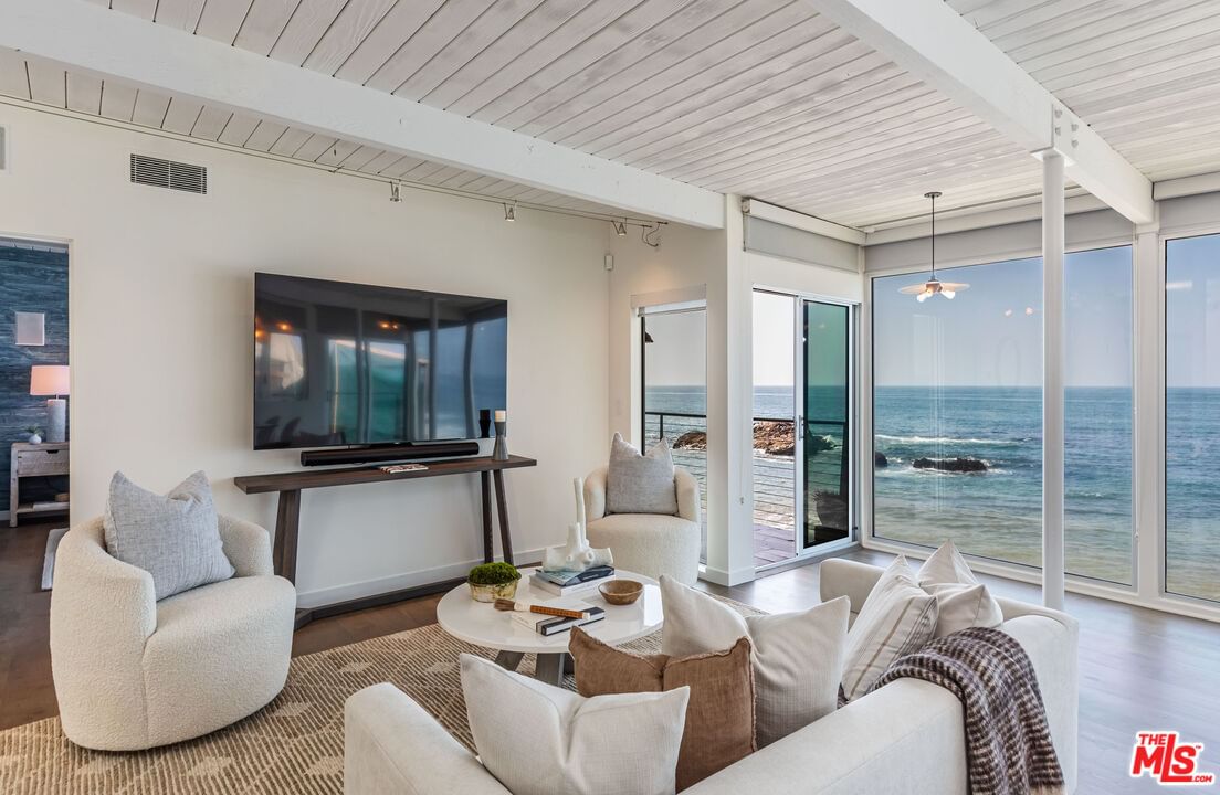 Malibu photo 14