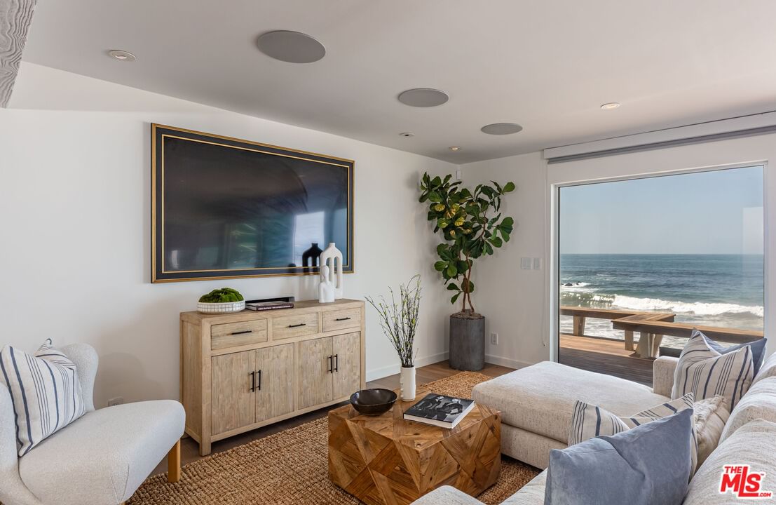 Malibu photo 36