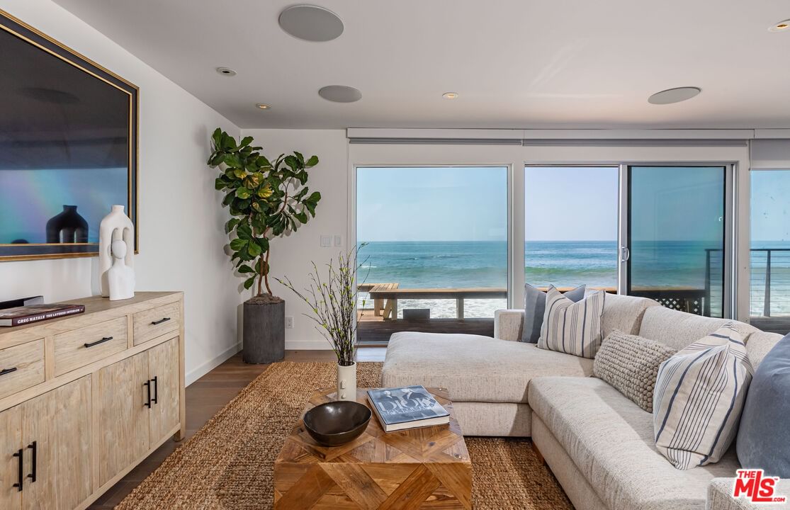 Malibu photo 37