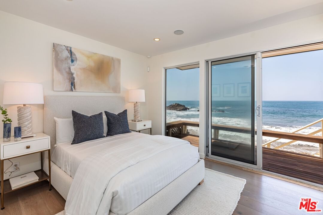 Malibu photo 45
