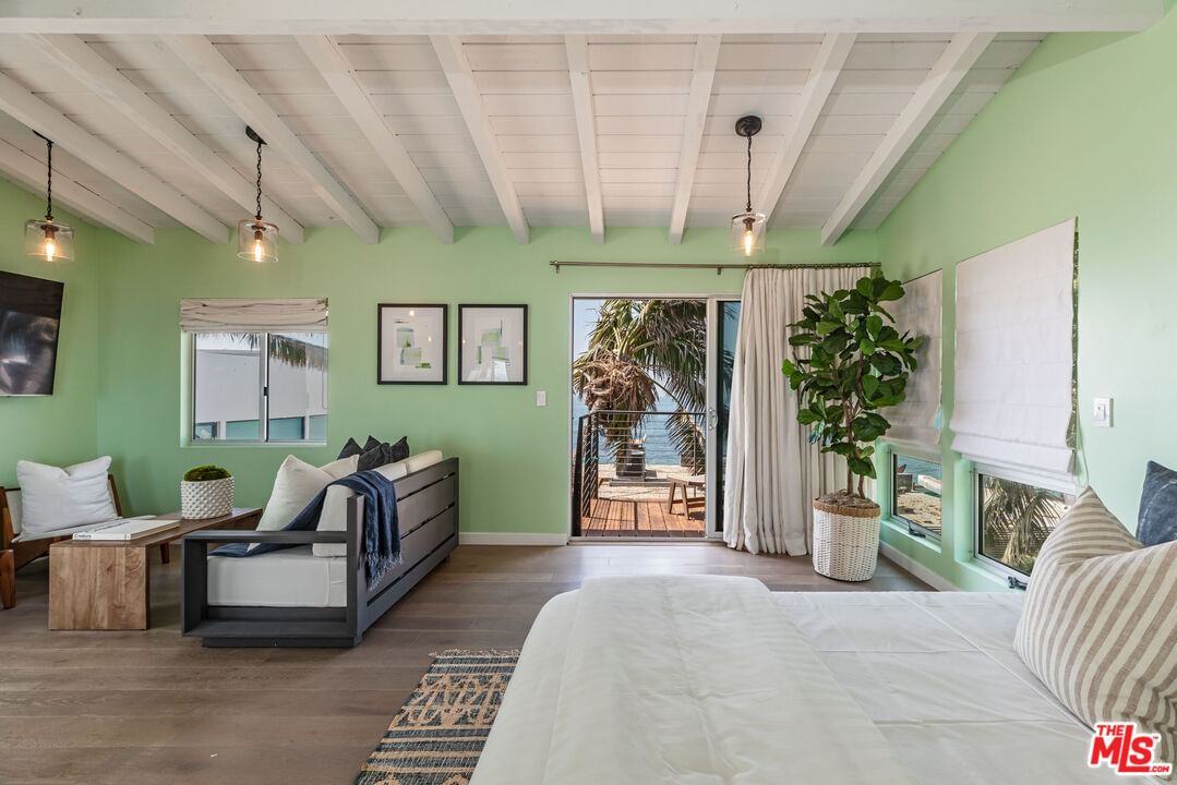 Malibu photo 49