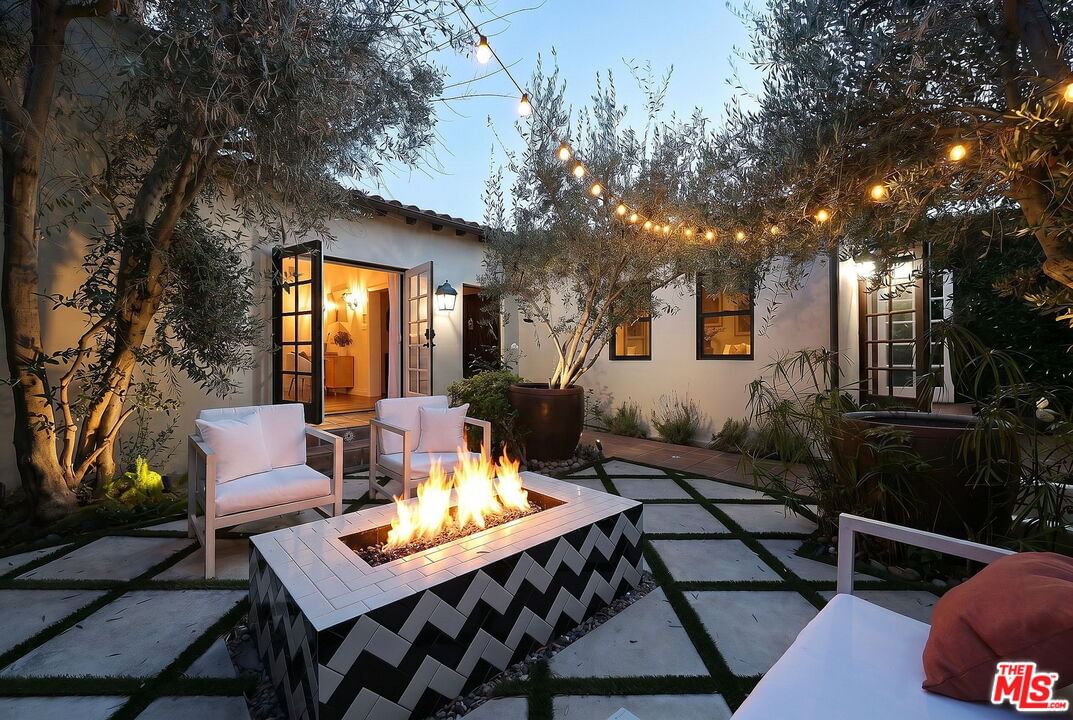 Rosewood photo 19