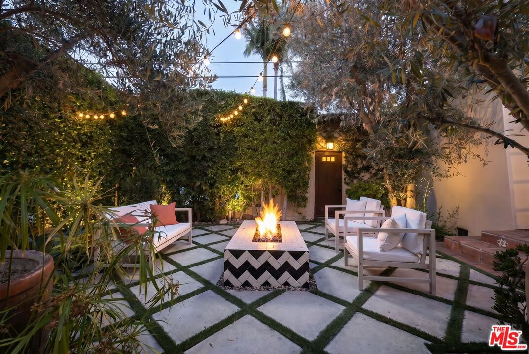 Rosewood photo 21