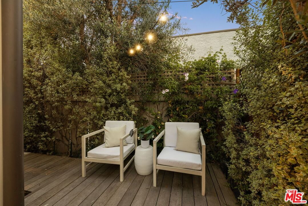 Rosewood photo 22