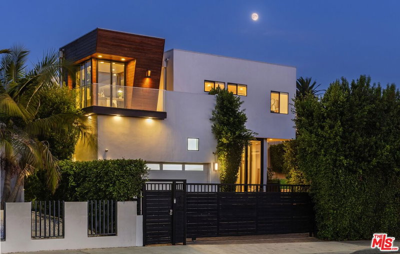 932 Crescent Heights Blvd