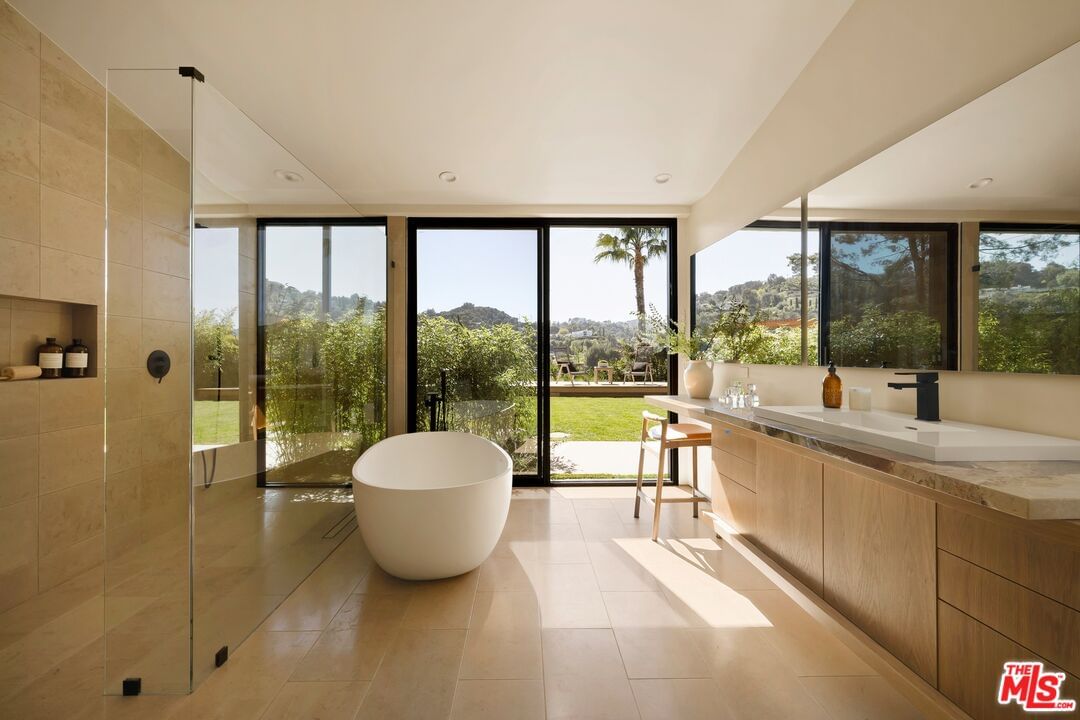 Crownridge photo 12