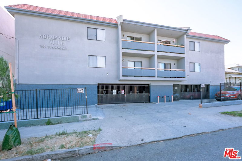 955 Normandie Ave