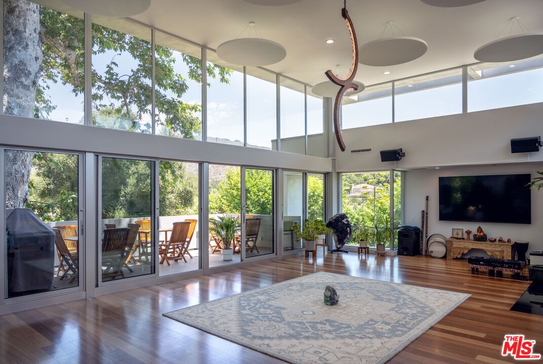 Mulholland photo 26
