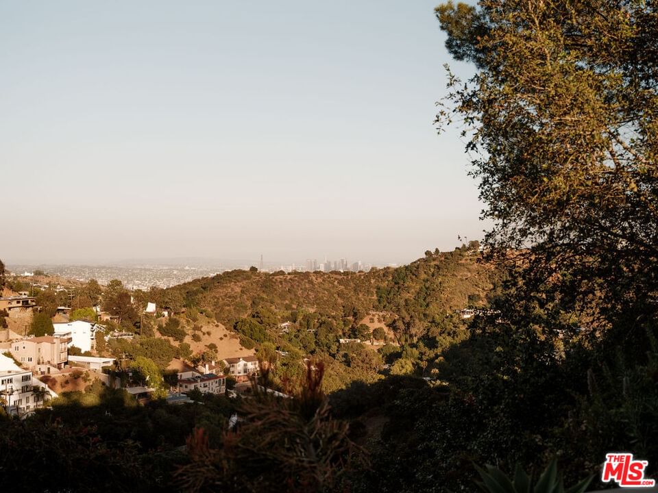 Crest View photo 11