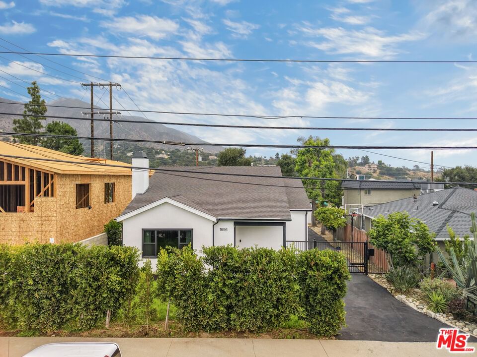 Altadena photo 9