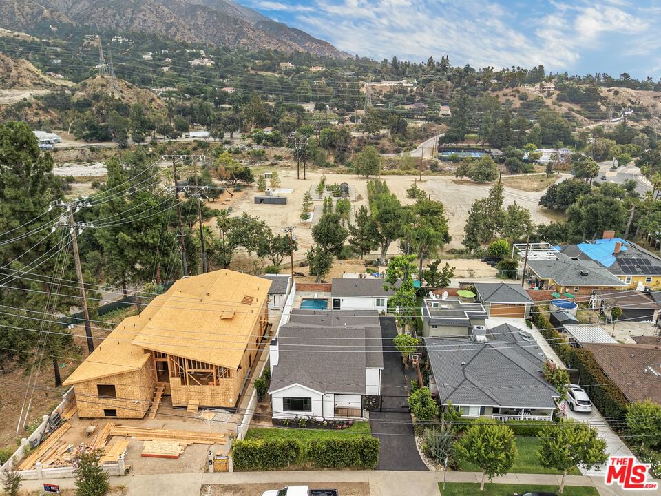 Altadena photo 12