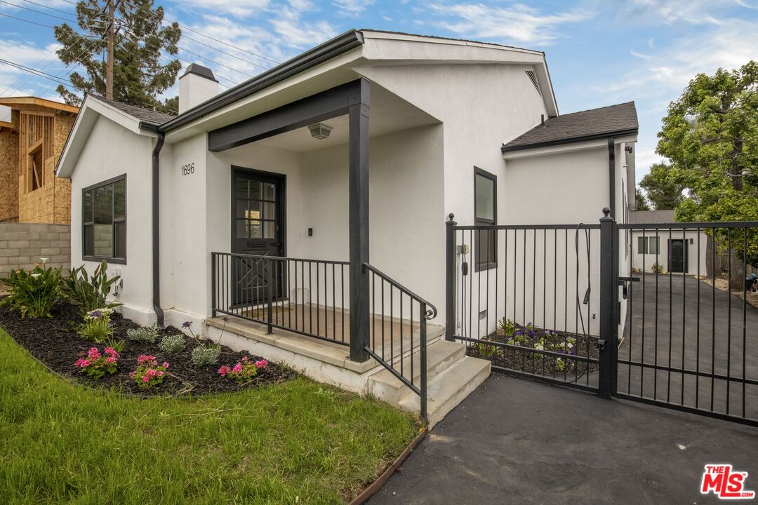 Altadena photo 19