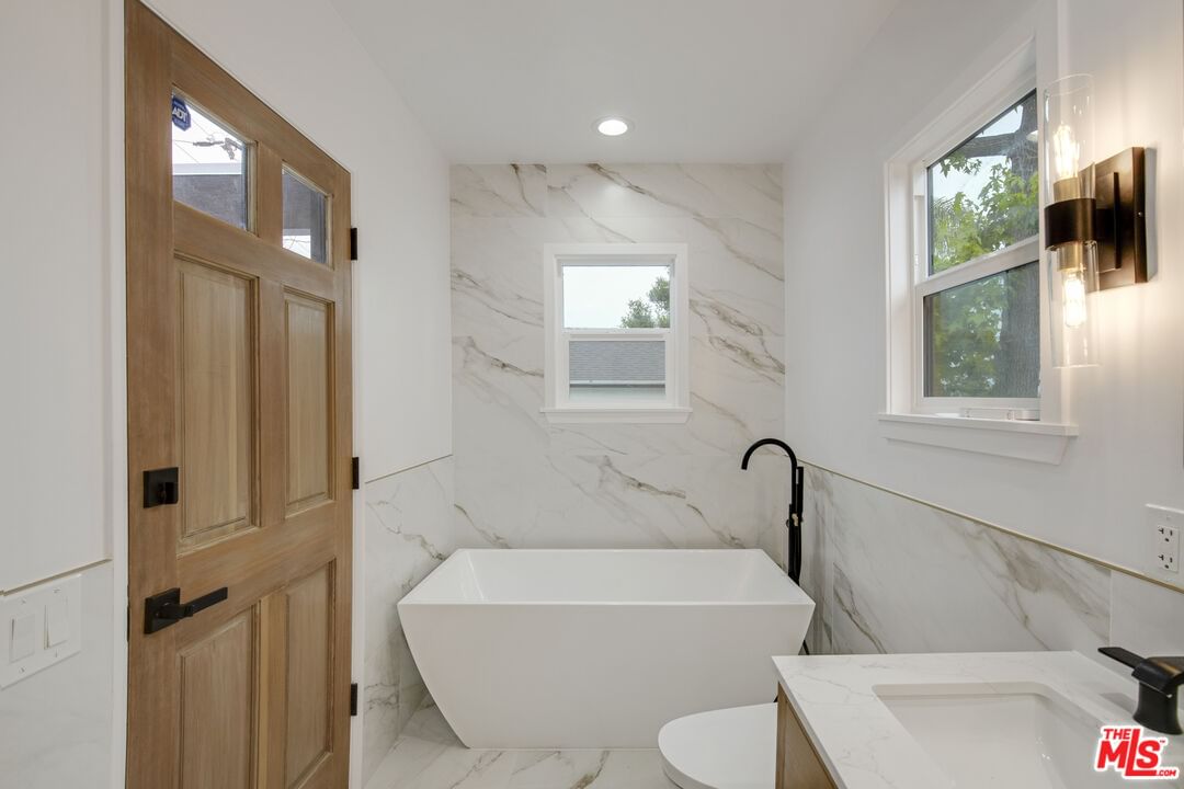 Altadena photo 30