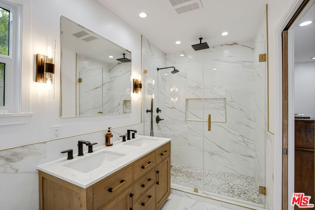 Altadena photo 31