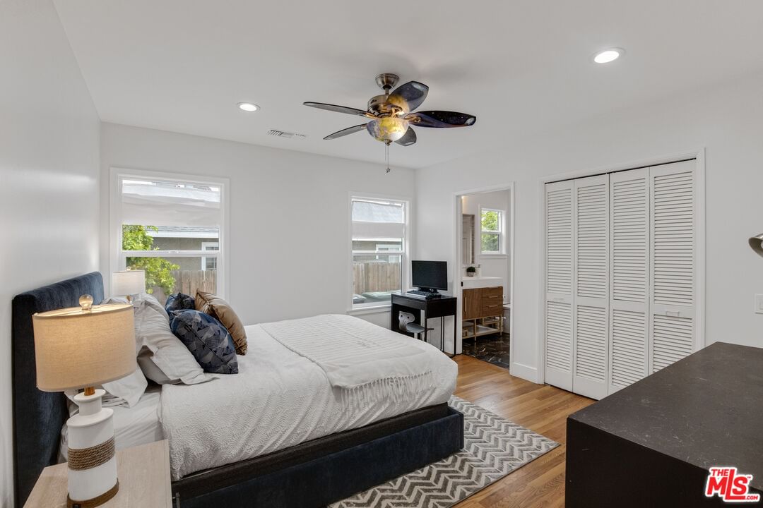 Altadena photo 32