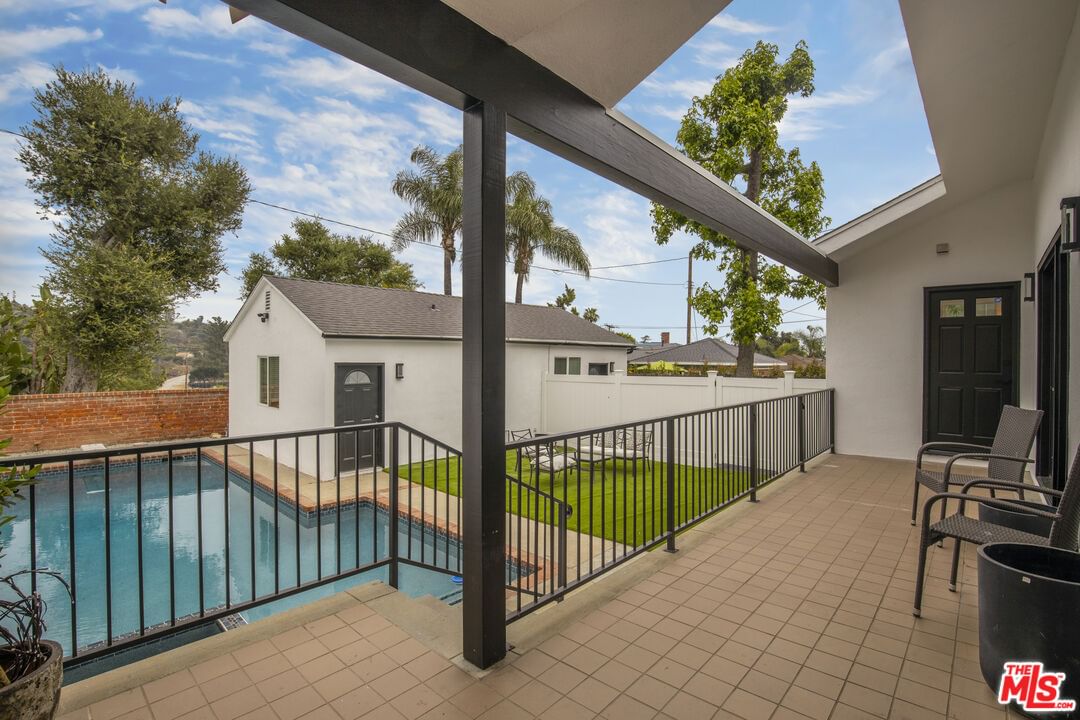 Altadena photo 35