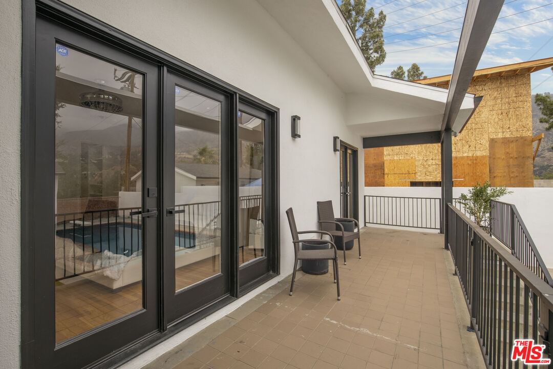 Altadena photo 36