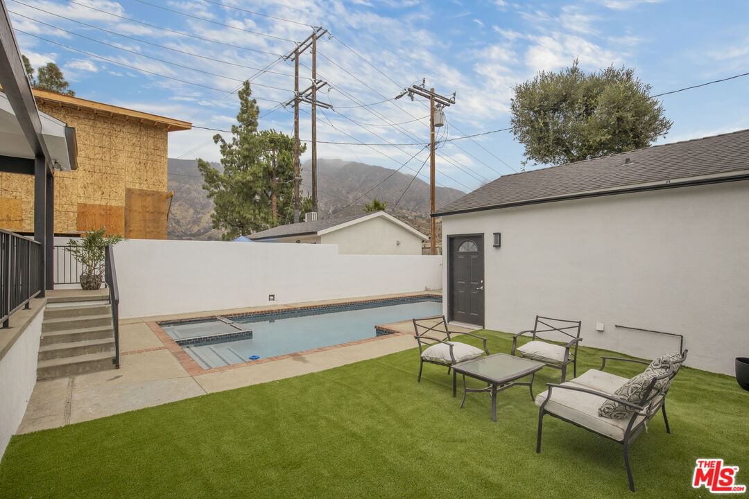 Altadena photo 37