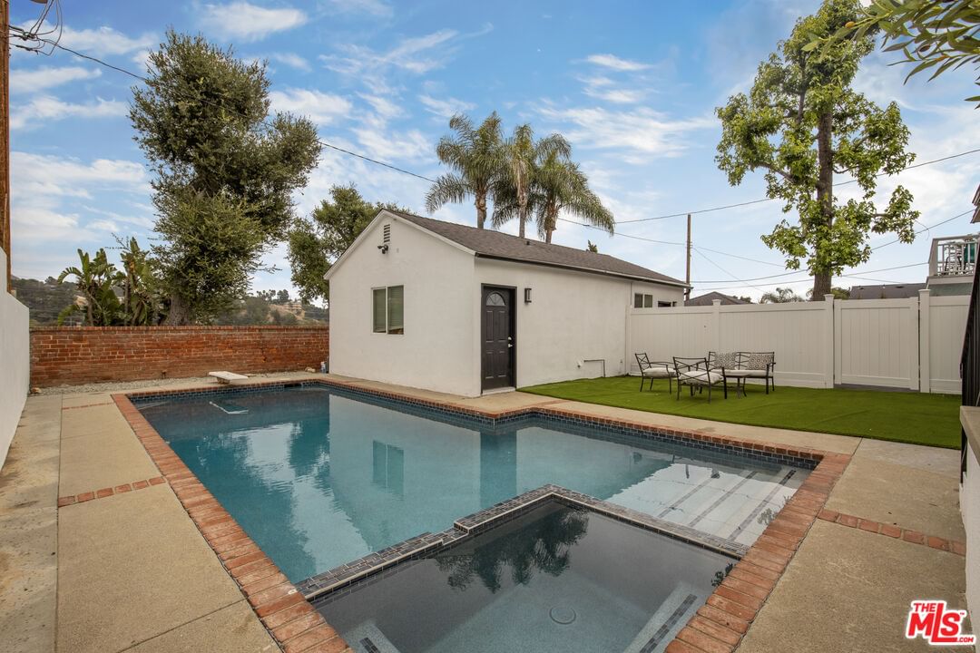 Altadena photo 3