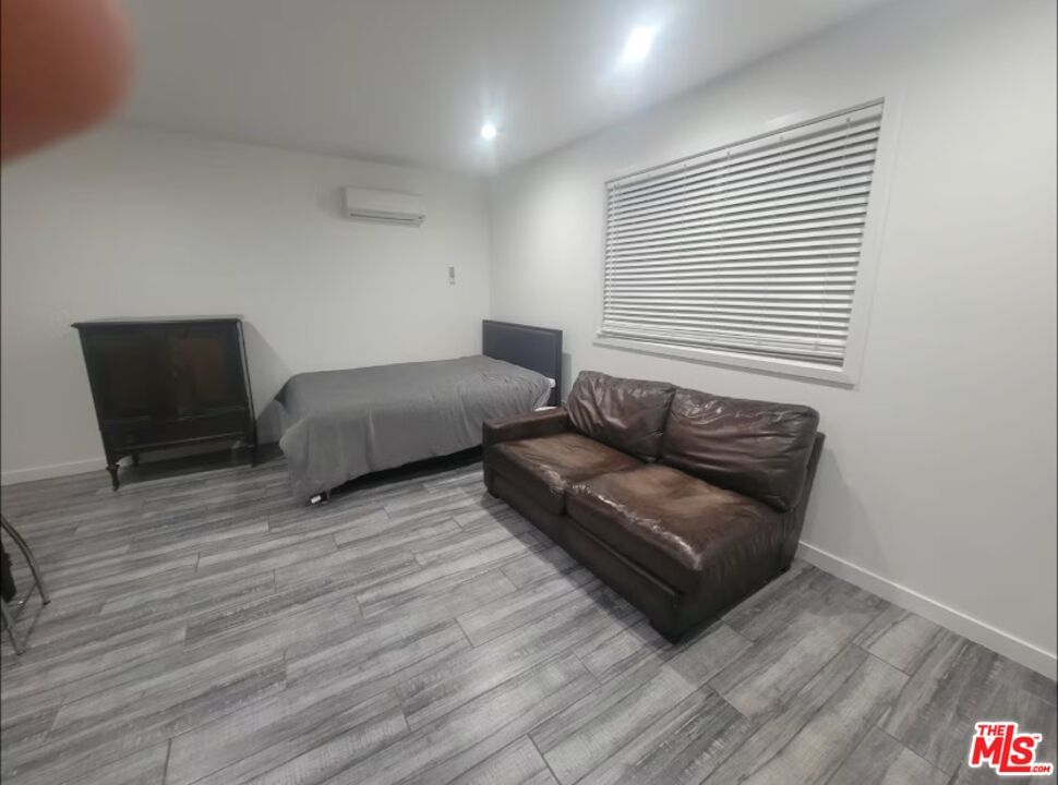 Altadena photo 43