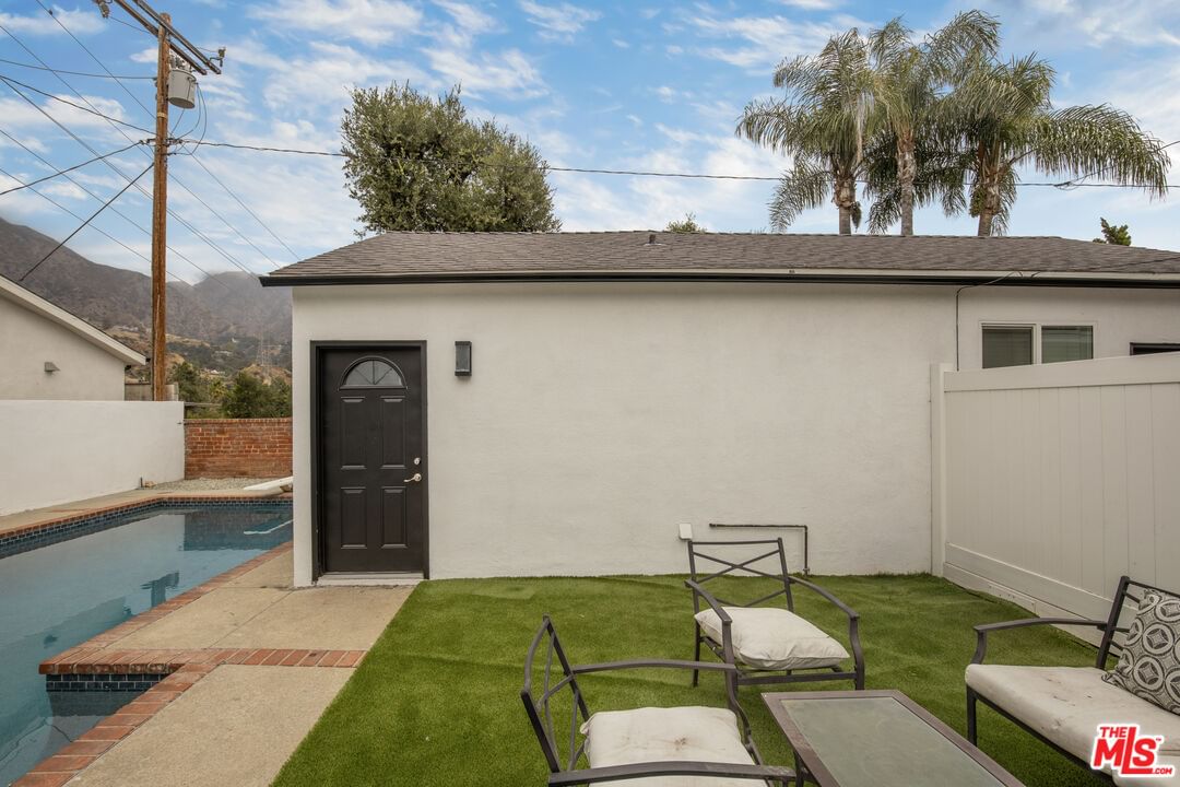 Altadena photo 5