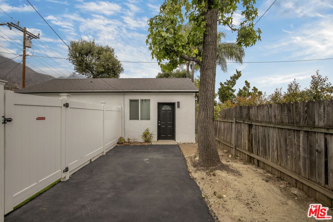 Altadena photo 7