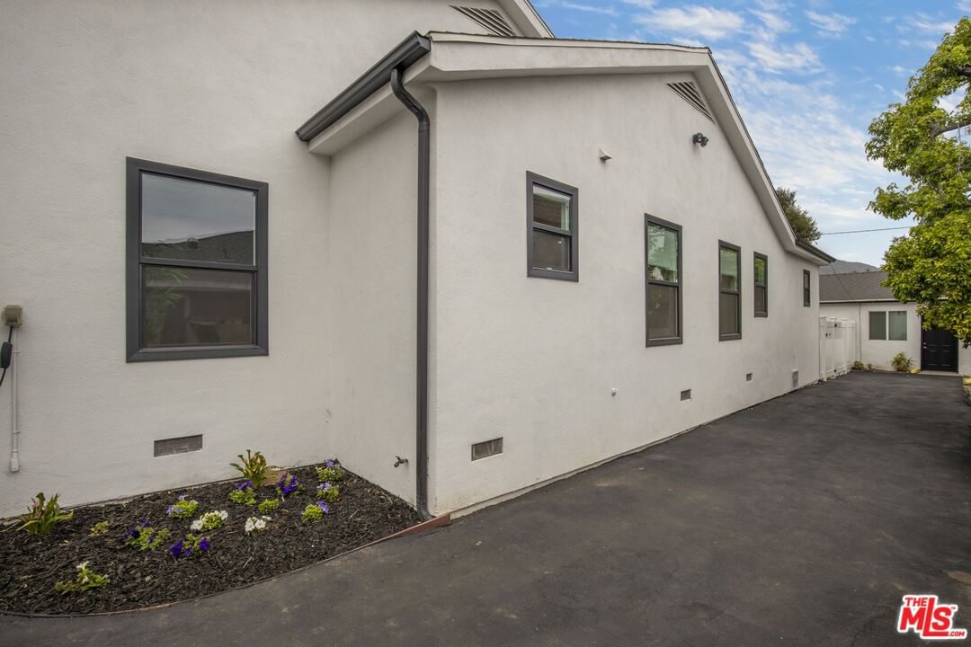 Altadena photo 8