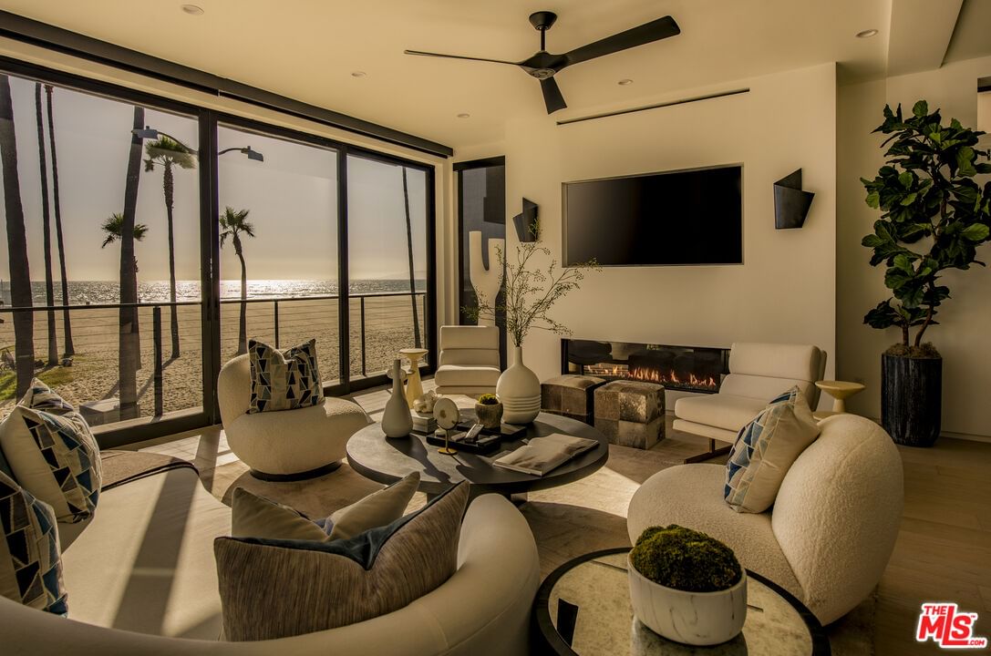 Ocean Front photo 1