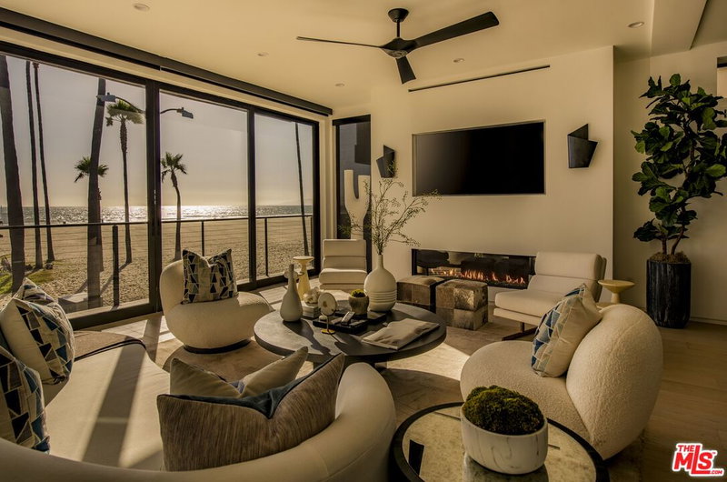 3011 Ocean Front Walk