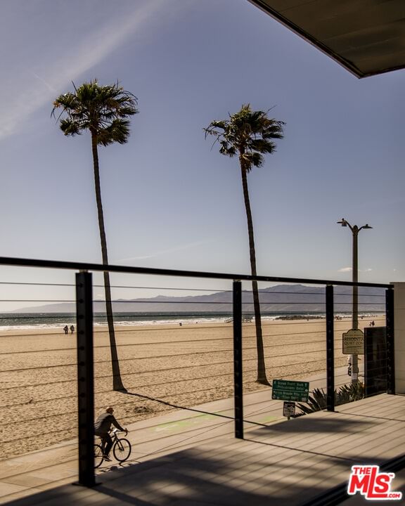 Ocean Front photo 10