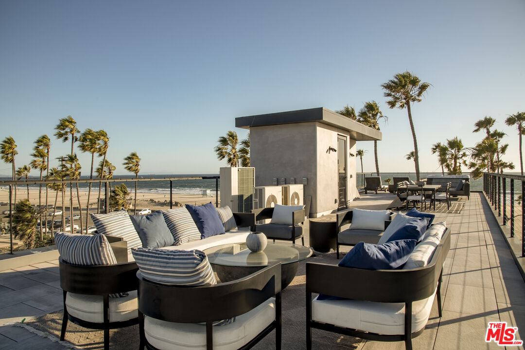 Ocean Front photo 32