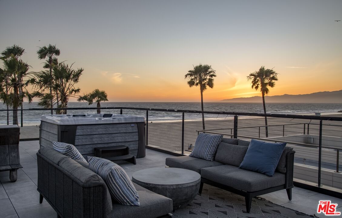 Ocean Front photo 34