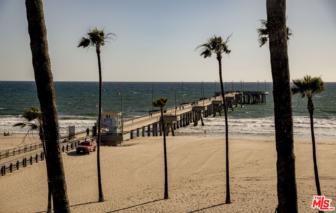 Ocean Front photo 37