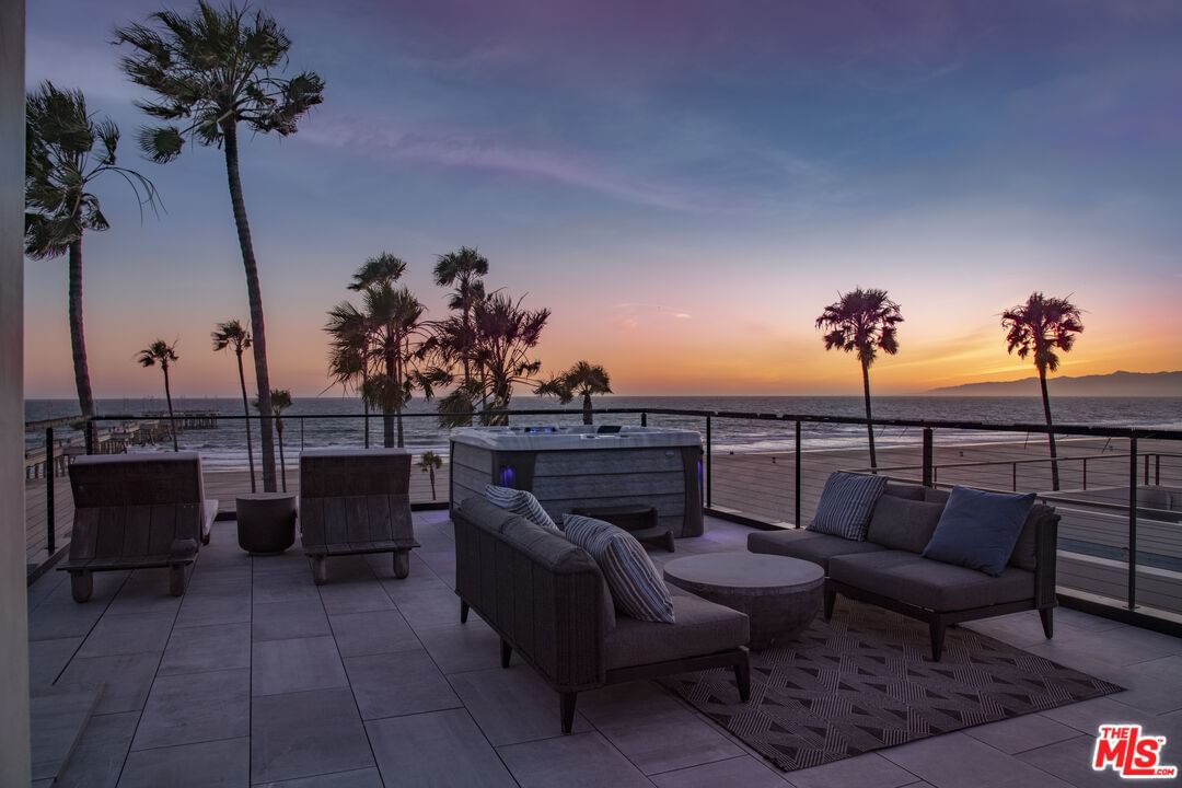 Ocean Front photo 4