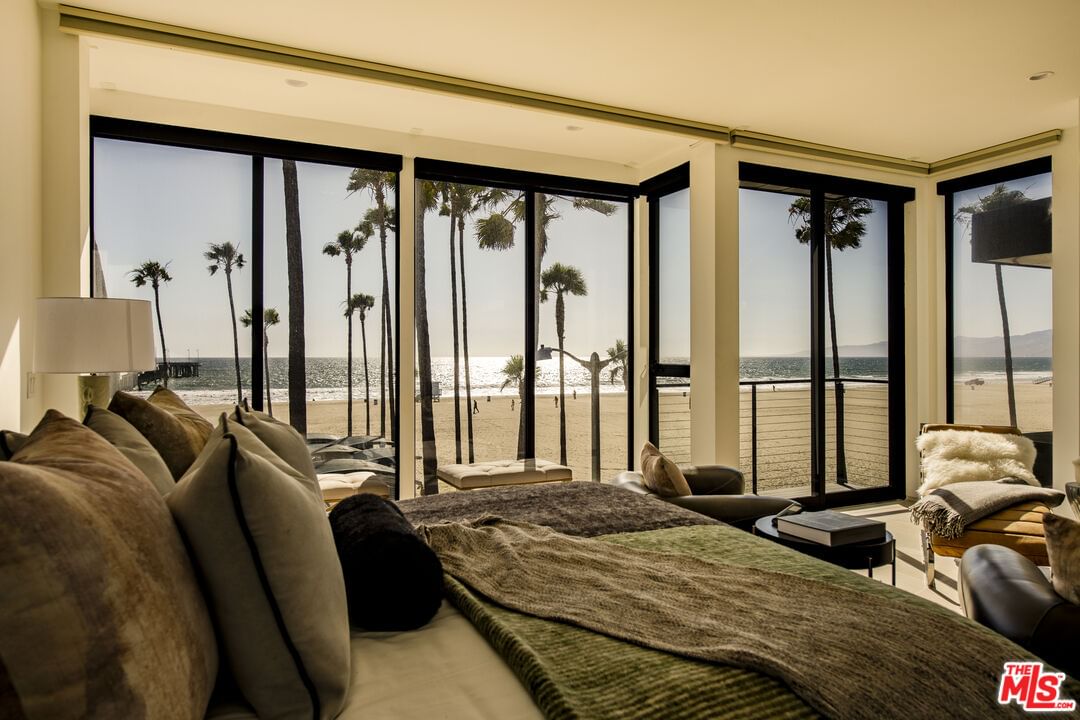 Ocean Front photo 5