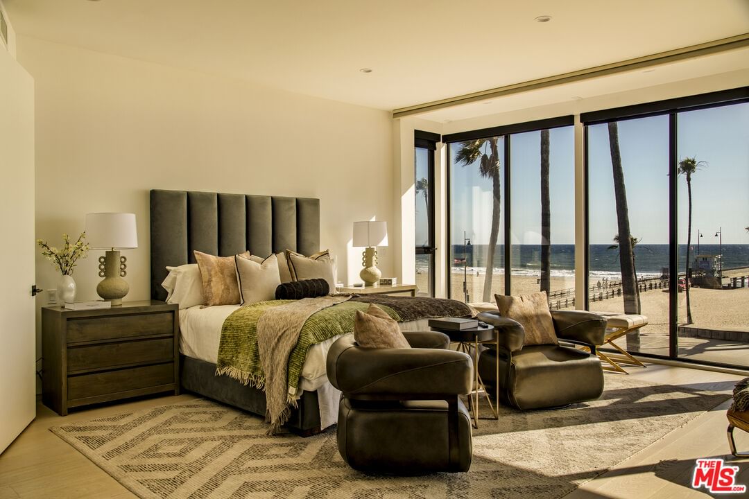 Ocean Front photo 6