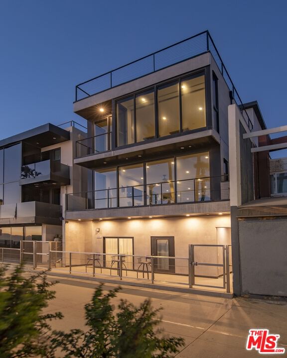 Ocean Front photo 8