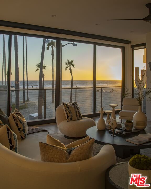 Ocean Front photo 9