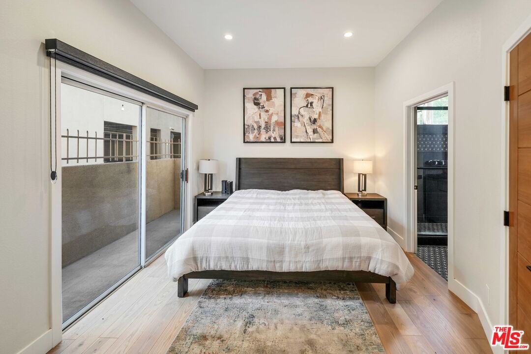 Cahuenga photo 19